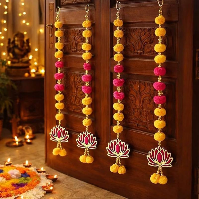 Lotus pom-pom door hangings